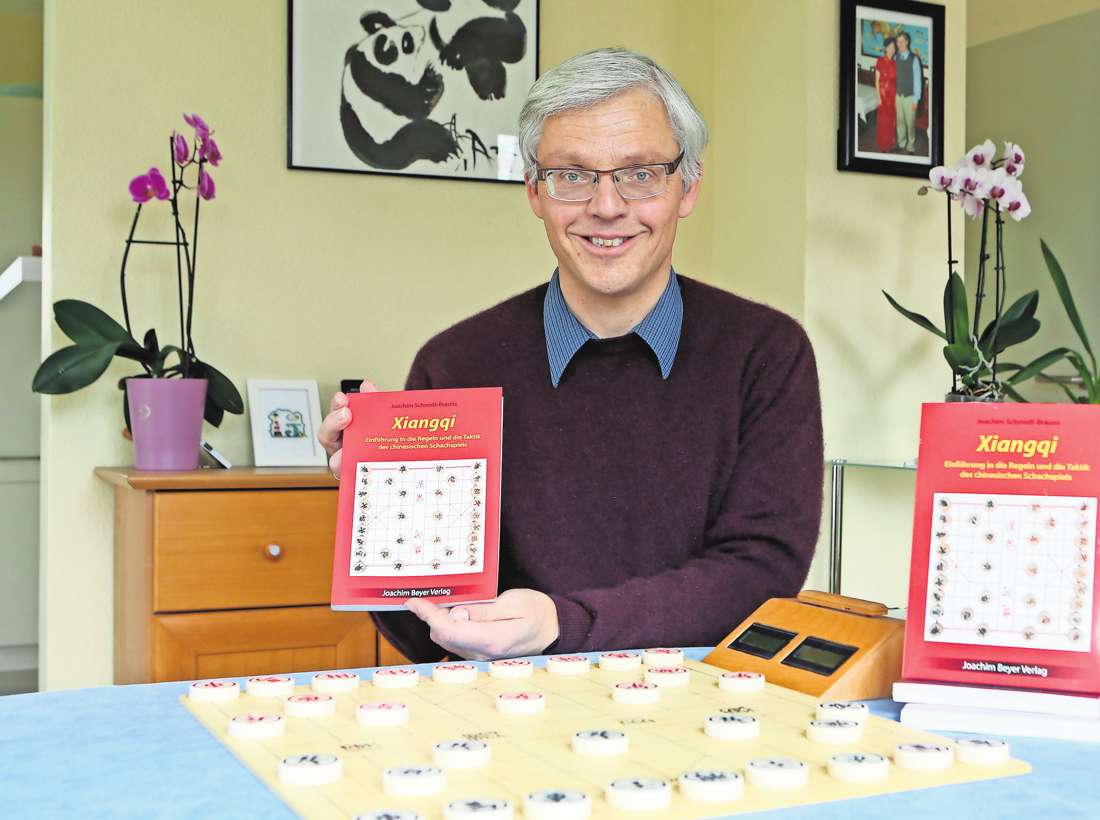 In Peking geschrieben, in Deutschland veröffentlicht: Schmidt-Brauns stellt seine eigene Xiangqi-Einführung vor. Quelle: Sebastian Bisch